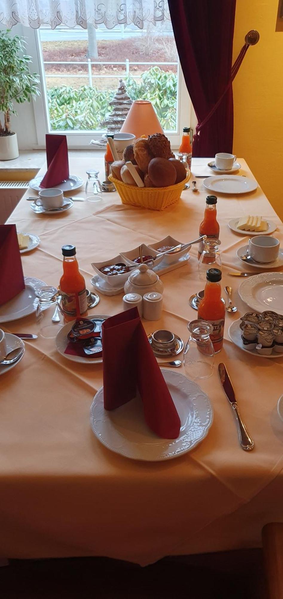 Galeriecafe Und Pension Ambiente 치타우 외부 사진